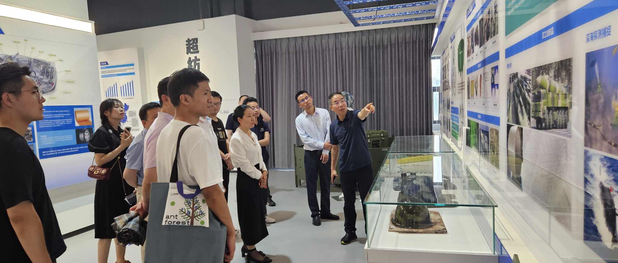 中南医院参观888官网创新钻研院合作高校武汉纺织大学，共探医纺结合创新之路